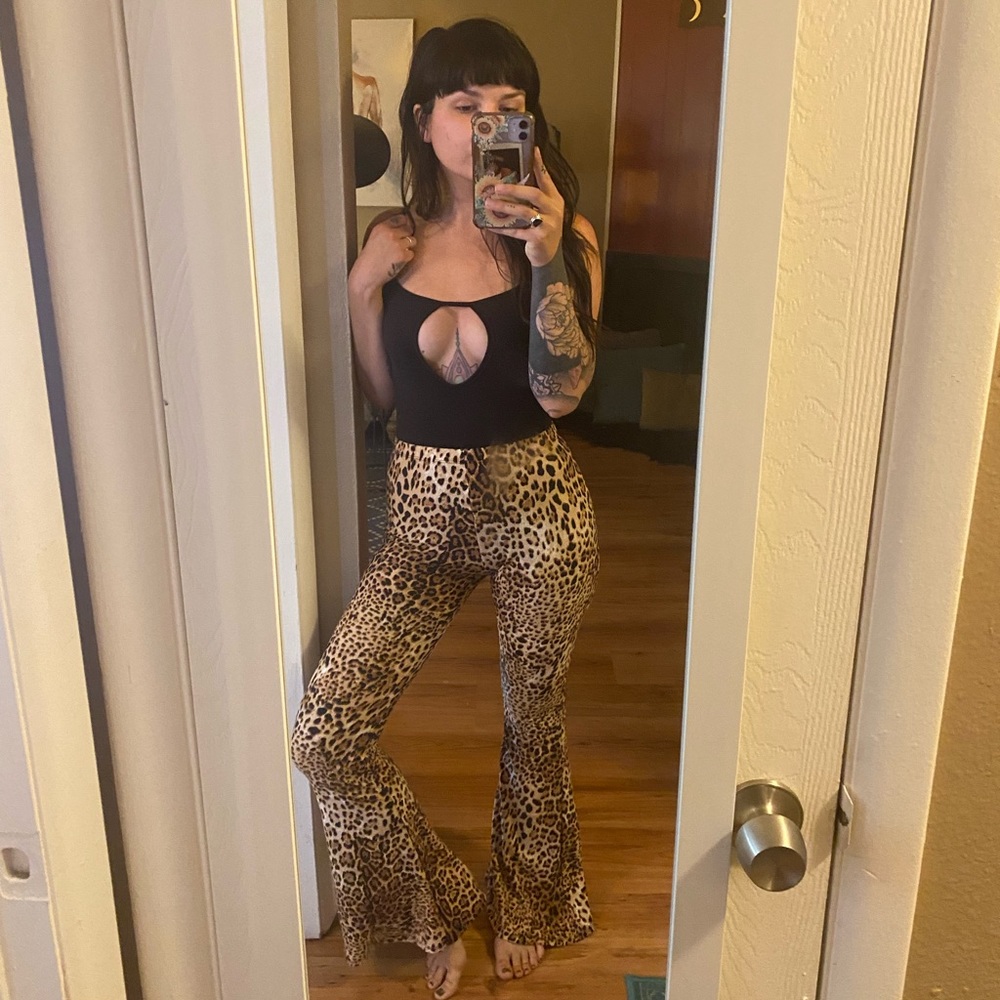 🐈Leopard print bell bottoms🐈